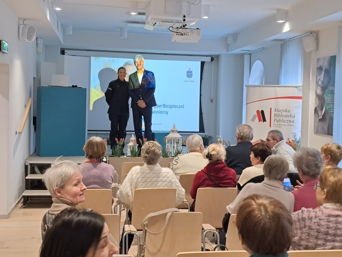 Seniorzy rozmawiali o bezpieczeństwie. Spotkanie o oszustwach w Miejskiej Bibliotece Publicznej w Tczewie - Aktualności