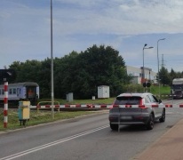 Czerwone światło i zamykające się rogatki. Tczewska drogówka ukarała dwóch kierujących - Aktualności