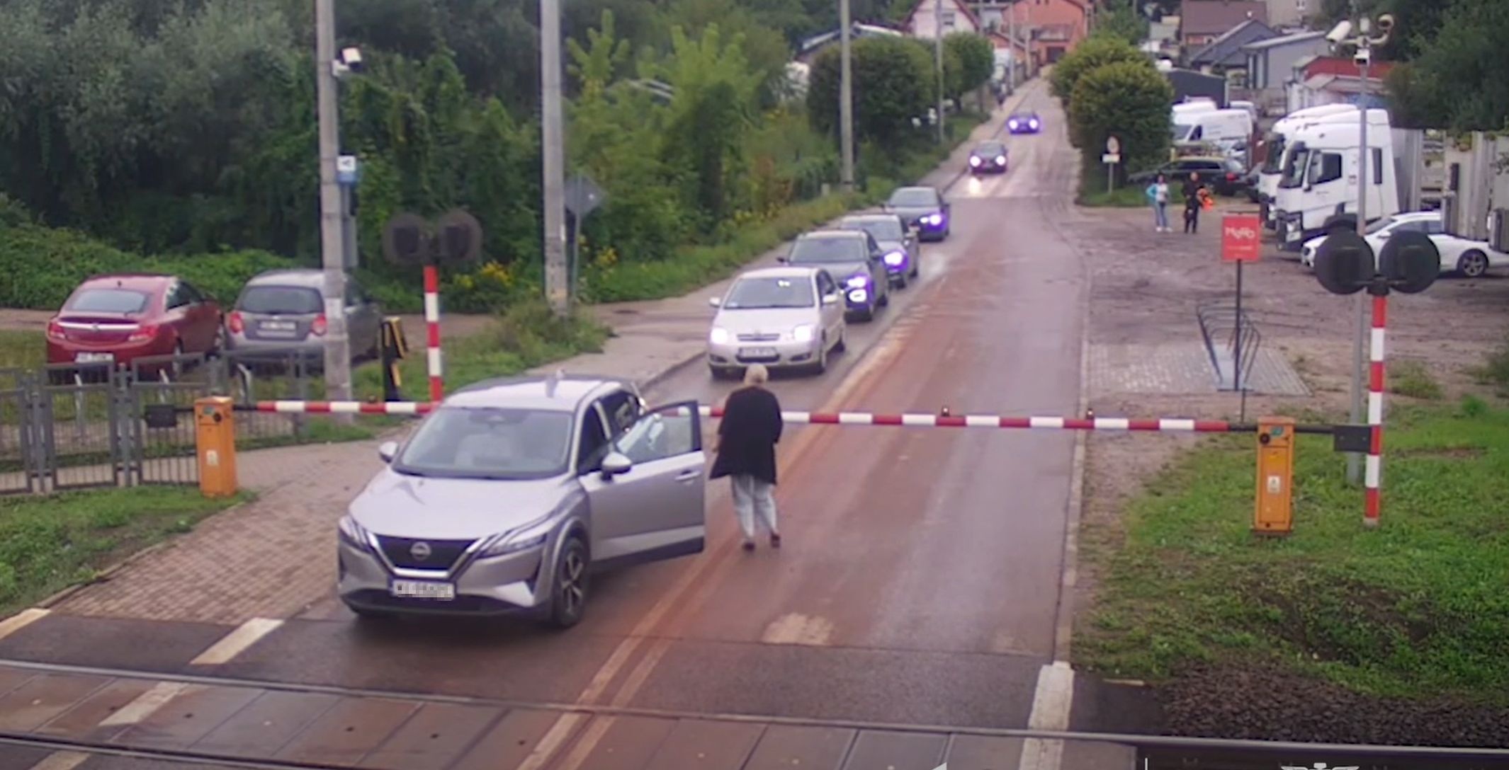 Kolejny groźny incydent na tym samym przejeździe w Gdańsku. Kolejarze apelują: na przejeździe nie ryzykujmy swoim życiem! - Aktualności