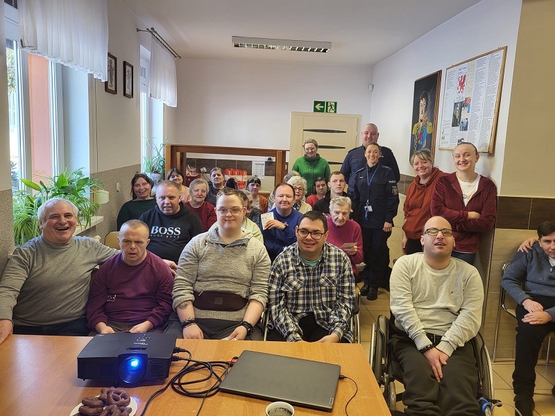 Rozmawiali o bezpieczeństwie i oszustwach. Ważne spotkanie w Narkowach - Aktualności