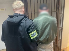 Tczew - Płacił cudzą kartą w monopolowym. Usłyszał 6 zarzutów